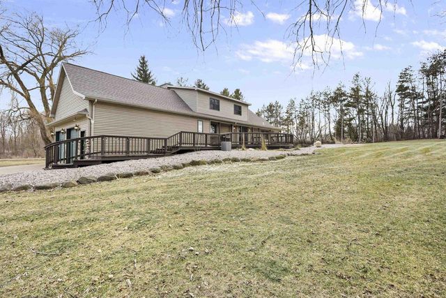 946 Canal Road, Marshall, WI 53559