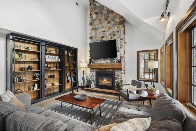 946 Canal Road, Marshall, WI 53559