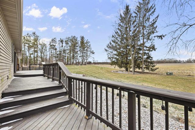 946 Canal Road, Marshall, WI 53559