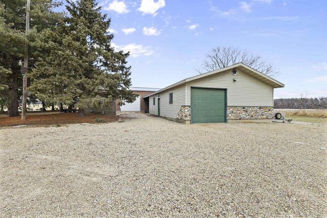 946 Canal Road, Marshall, WI 53559
