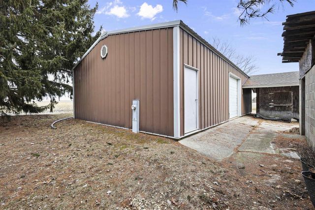 946 Canal Road, Marshall, WI 53559