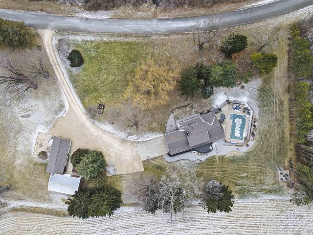 946 Canal Road, Marshall, WI 53559