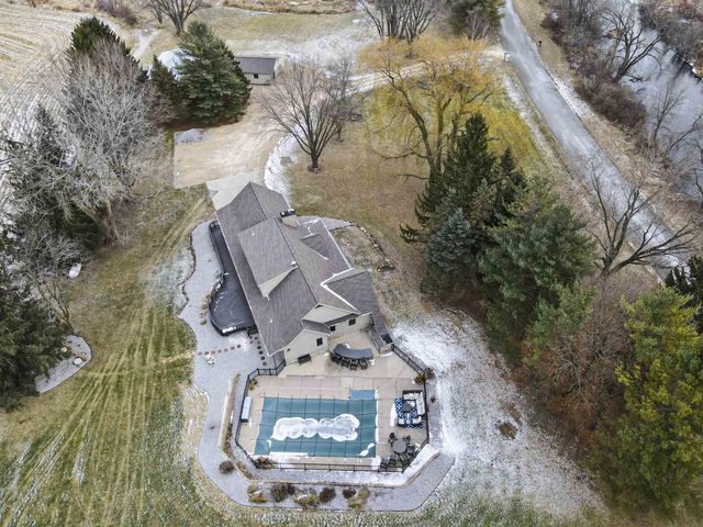 946 Canal Road, Marshall, WI 53559