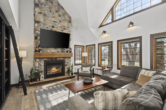 946 Canal Road, Marshall, WI 53559