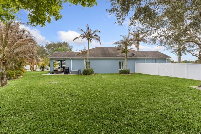 8143 Westfield Circle, Vero Beach, FL 32966