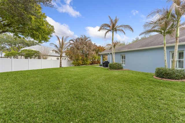 8143 Westfield Circle, Vero Beach, FL 32966