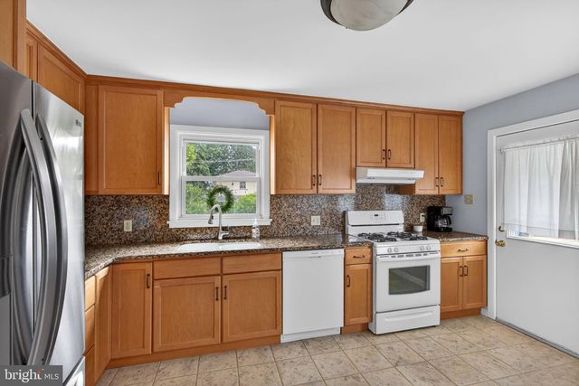 1802 SNYDER ST, Bethlehem, PA 18017
