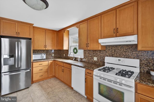 1802 SNYDER ST, Bethlehem, PA 18017