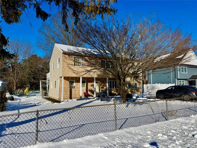 1644 N Gardiner Drive, Bay Shore, NY 11706