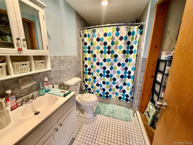 1644 N Gardiner Drive, Bay Shore, NY 11706