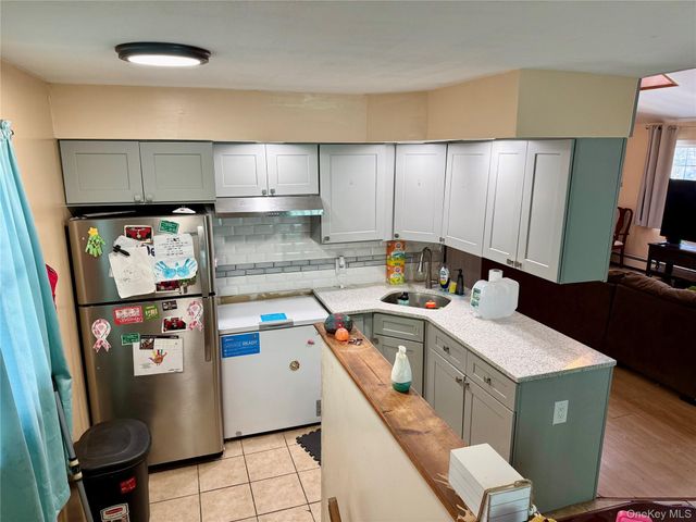 1644 N Gardiner Drive, Bay Shore, NY 11706