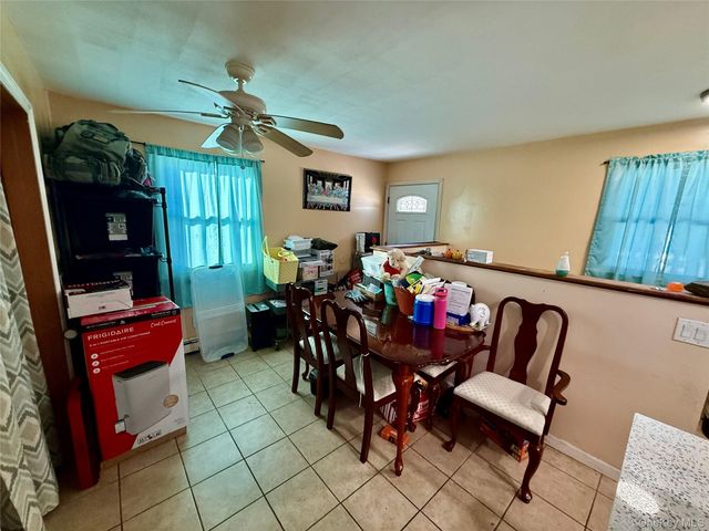 1644 N Gardiner Drive, Bay Shore, NY 11706