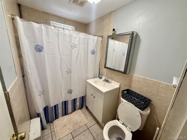 1644 N Gardiner Drive, Bay Shore, NY 11706