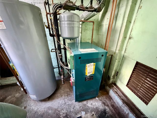 1644 N Gardiner Drive, Bay Shore, NY 11706