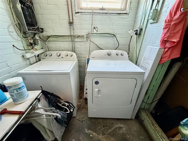 1644 N Gardiner Drive, Bay Shore, NY 11706