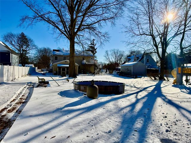 1644 N Gardiner Drive, Bay Shore, NY 11706