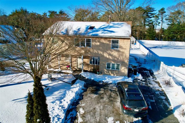 1644 N Gardiner Drive, Bay Shore, NY 11706