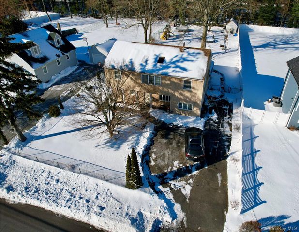 1644 N Gardiner Drive, Bay Shore, NY 11706