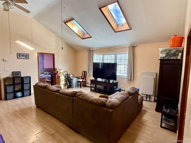 1644 N Gardiner Drive, Bay Shore, NY 11706