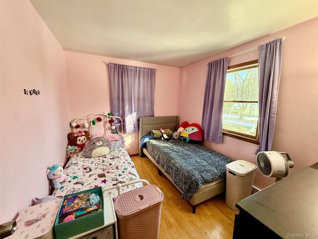 1644 N Gardiner Drive, Bay Shore, NY 11706