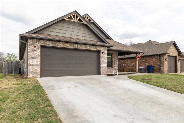 713 Meadow Lane, Cache, OK 73527