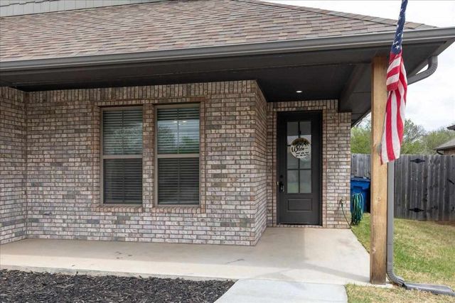 713 Meadow Lane, Cache, OK 73527