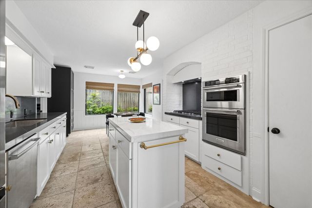 10215 Piping Rock Lane, Houston, TX 77042