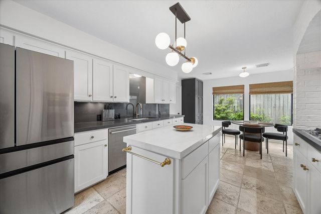 10215 Piping Rock Lane, Houston, TX 77042