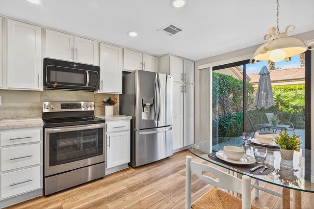 76205 Impatiens Circle, Palm Desert, CA 92211