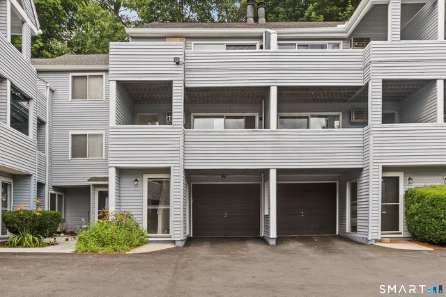 1 Beaver Brook Road 8, Danbury, CT 06810