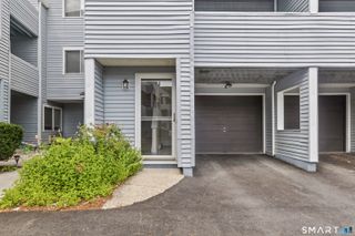 1 Beaver Brook Road 8, Danbury, CT 06810