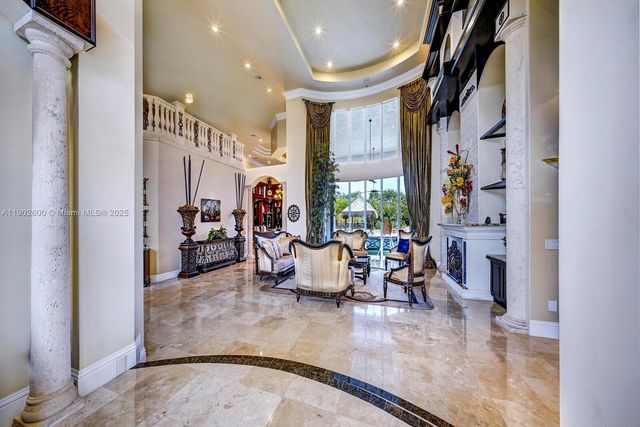 3828 Pine Lake Dr, Weston, FL 33332