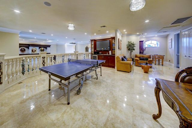 3828 Pine Lake Dr, Weston, FL 33332