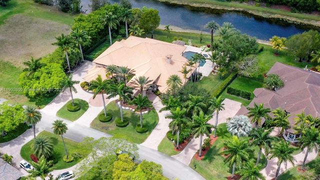 3828 Pine Lake Dr, Weston, FL 33332