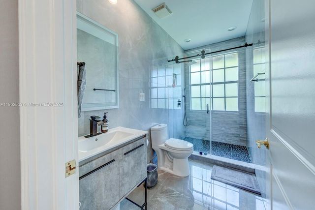 3828 Pine Lake Dr, Weston, FL 33332