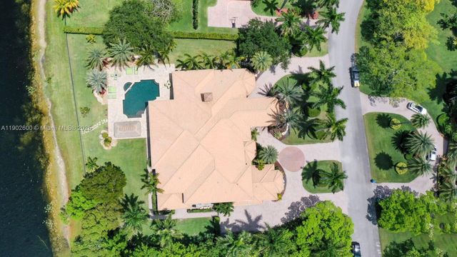 3828 Pine Lake Dr, Weston, FL 33332