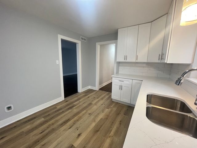 8023 S Yates Boulevard, Chicago, IL 60617