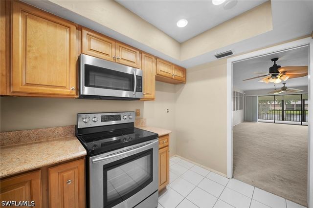 195 Cypress WAY E 8, Naples, FL 34110