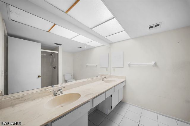 195 Cypress WAY E 8, Naples, FL 34110