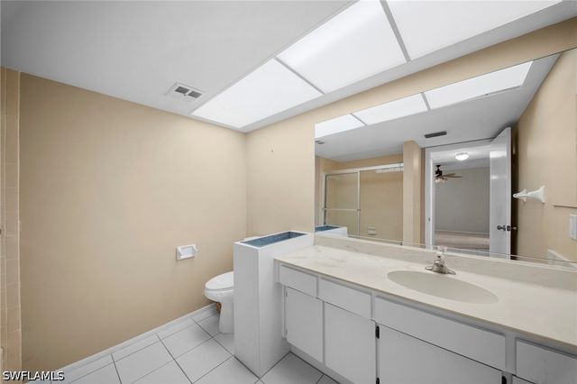 195 Cypress WAY E 8, Naples, FL 34110