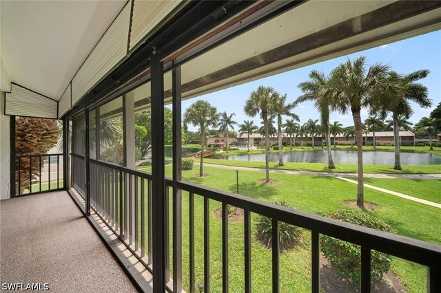 195 Cypress WAY E 8, Naples, FL 34110