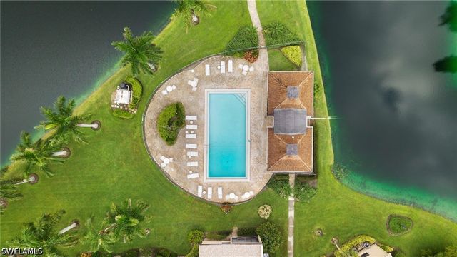195 Cypress WAY E 8, Naples, FL 34110