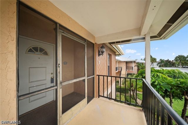 195 Cypress WAY E 8, Naples, FL 34110