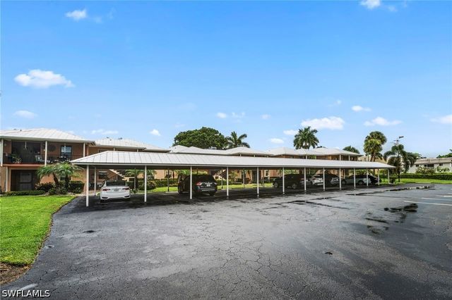 195 Cypress WAY E 8, Naples, FL 34110