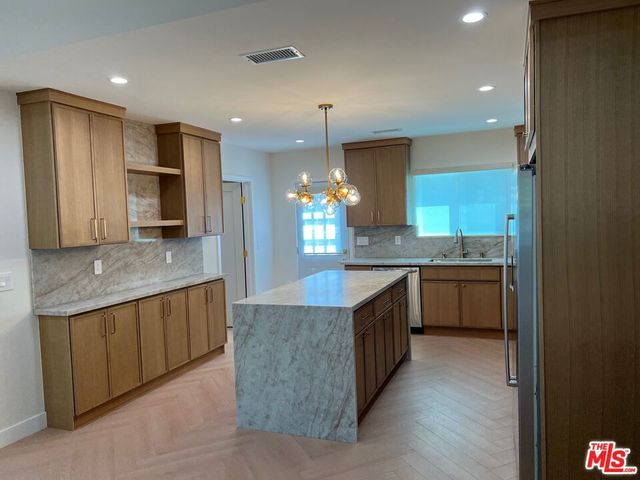 13338 Magnolia Boulevard, Sherman Oaks, CA 91423