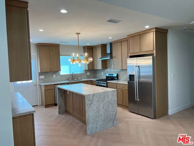 13338 Magnolia Boulevard, Sherman Oaks, CA 91423