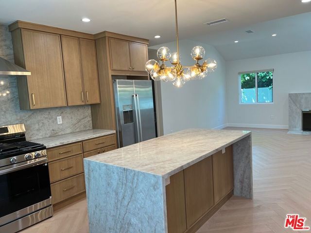 13338 Magnolia Boulevard, Sherman Oaks, CA 91423