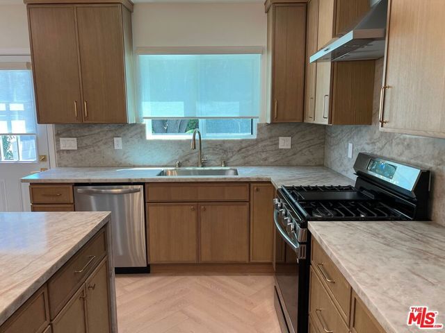 13338 Magnolia Boulevard, Sherman Oaks, CA 91423