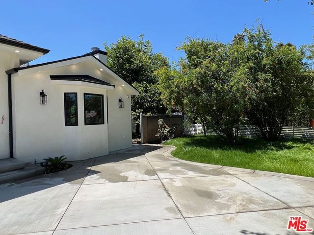 13338 Magnolia Boulevard, Sherman Oaks, CA 91423