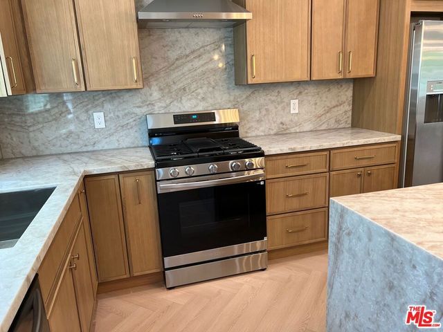 13338 Magnolia Boulevard, Sherman Oaks, CA 91423